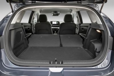 Batožinový priestor nového modelu Hyundai i20 so sklopenými zadnými sedadlami