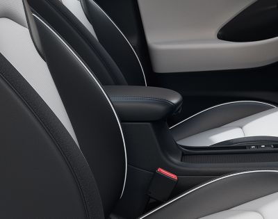 Close-up of the sliding front armrest in the new Hyundai i30 Fastback.