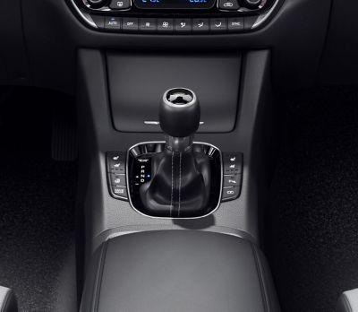 Close-up of the gearshift in the new Hyundai i30 Fastback.
