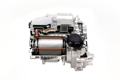 Elektromotor elektrického CUV strednej veľkosti Hyundai IONIQ 5 vo verzii s pohonom dvoch kolies a štandardnou batériou.