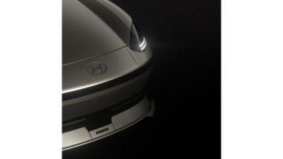 Dizajn, za ktorým sa otáčajú ľudia a predné svetlá Hyundai IONIQ 6.