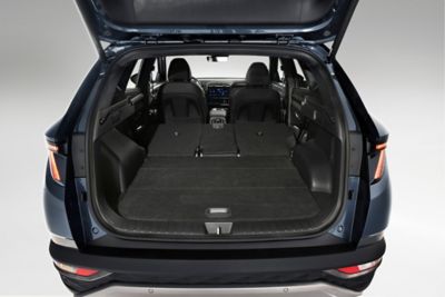 Fotografia sklopených zadných sedadiel v novom modeli Hyundai Tucson.
