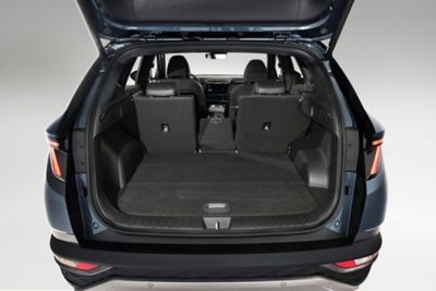 Fotografia batožinového priestoru v kompaktnom SUV Hyundai Tucson. 