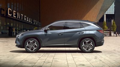 Nové kompaktné SUV Hyundai Tucson zobrazené zboku.