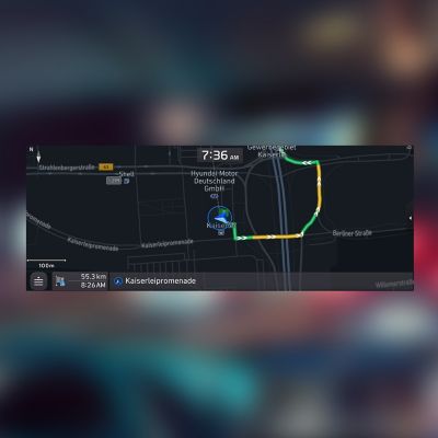 Detailný pohľad na obrazovku v modeli Hyundai s online navigáciou.